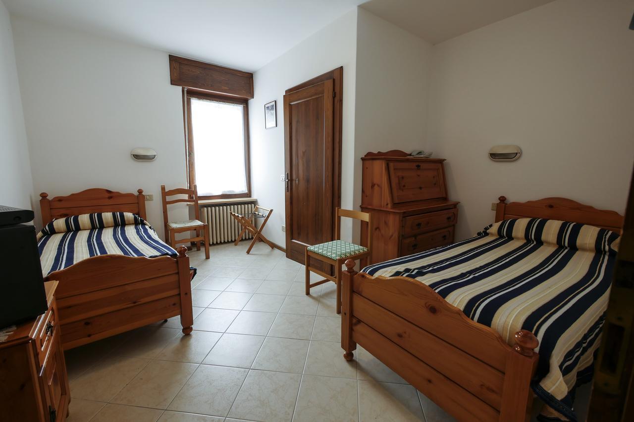 Albergo De March Farra d'Alpago Exterior foto
